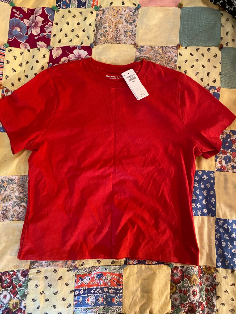 Abercrombie & Fitch Red Short Sleeve Tee